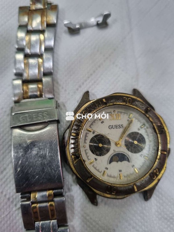 Đồng hồ đeo tay Guess Kim loại Vàng Bạc