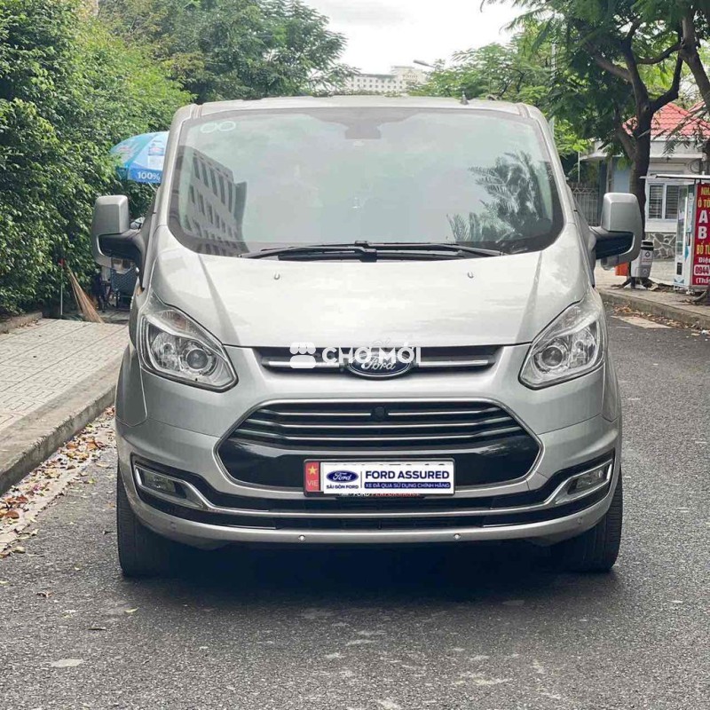 Tourneo Titaniu. 2019 xe xuất hía đơn bán tại Ford