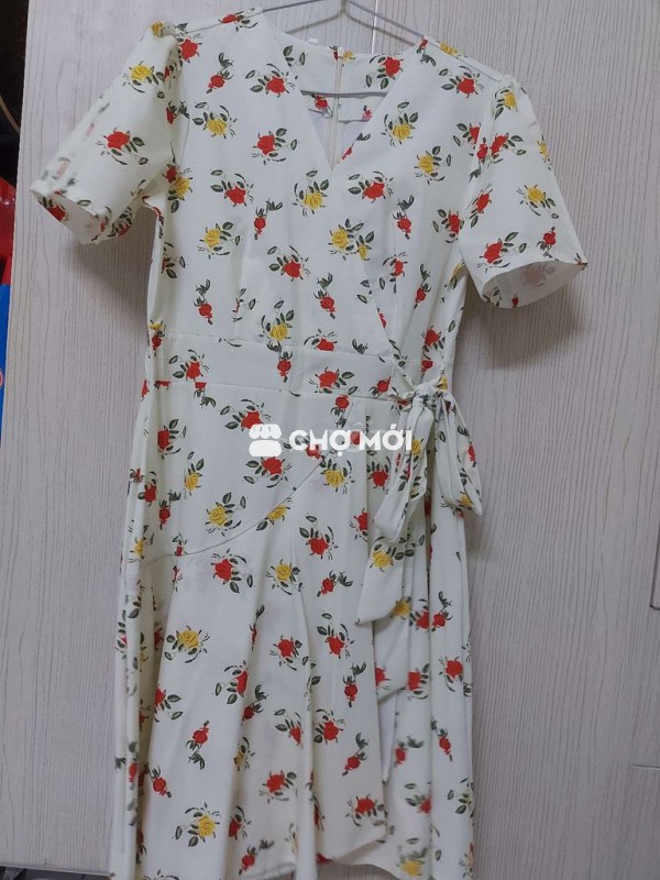 Đầm nữ họa tiết bông che bụng