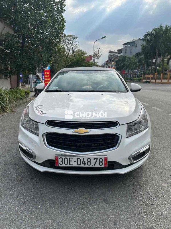 Chevrolet Cruze Trắng 5 chỗ Tự động