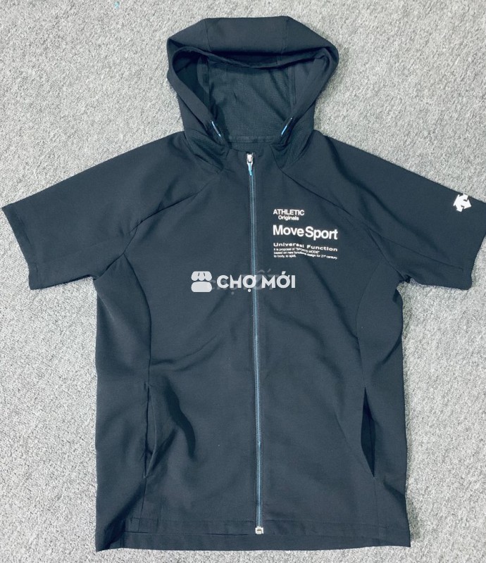 Áo DESCENTE chính hãng 100%. Mới 99%. Size L