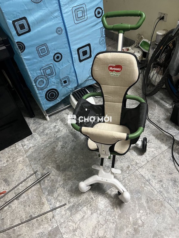 Xe đẩy em bé Huggies gấp gọn