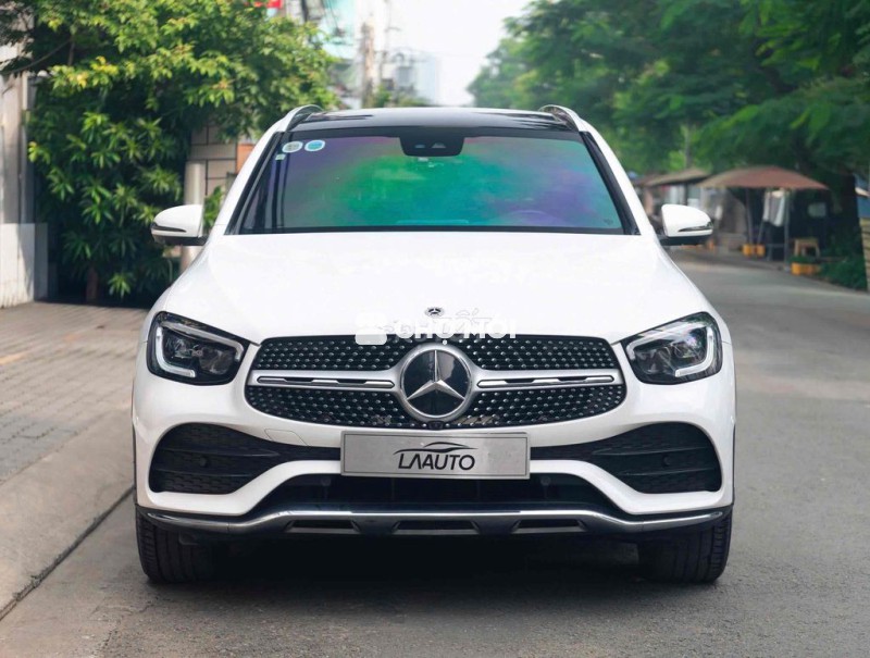 Mercedes GLC300 4Matic Model 2022 - Trắng/Đen