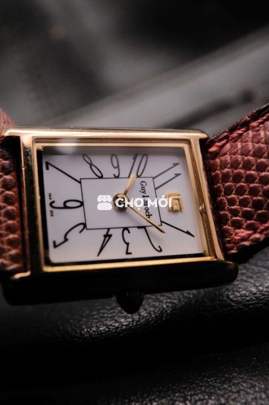 Đồng hồ đeo tay Guy Laroche tank nữ nhỏ xinh.