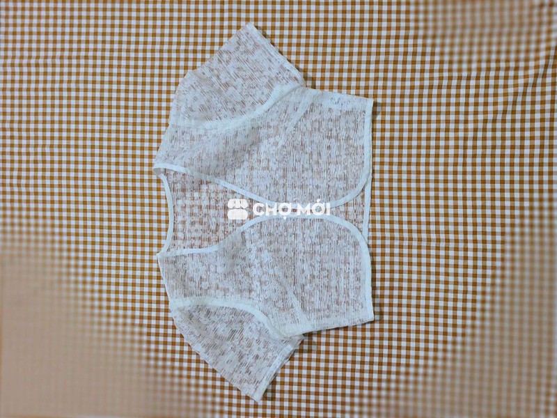 Áo nữ ren trắng đã qua sử dụng