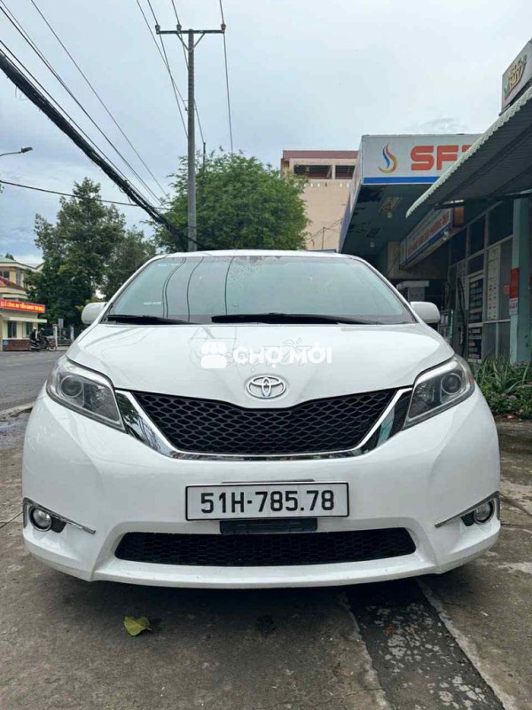Toyota Sienna 2016 3.5LE màu trắng