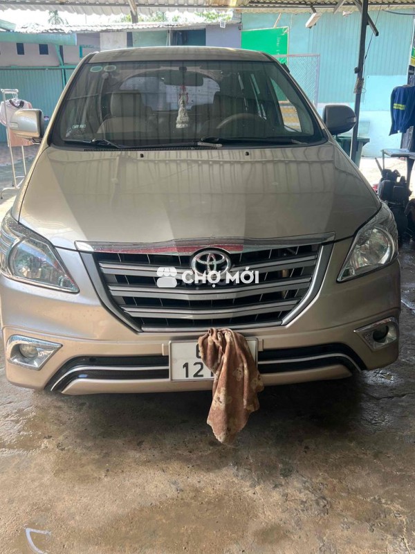 Toyota Innova 2015 2.0E Vàng cát