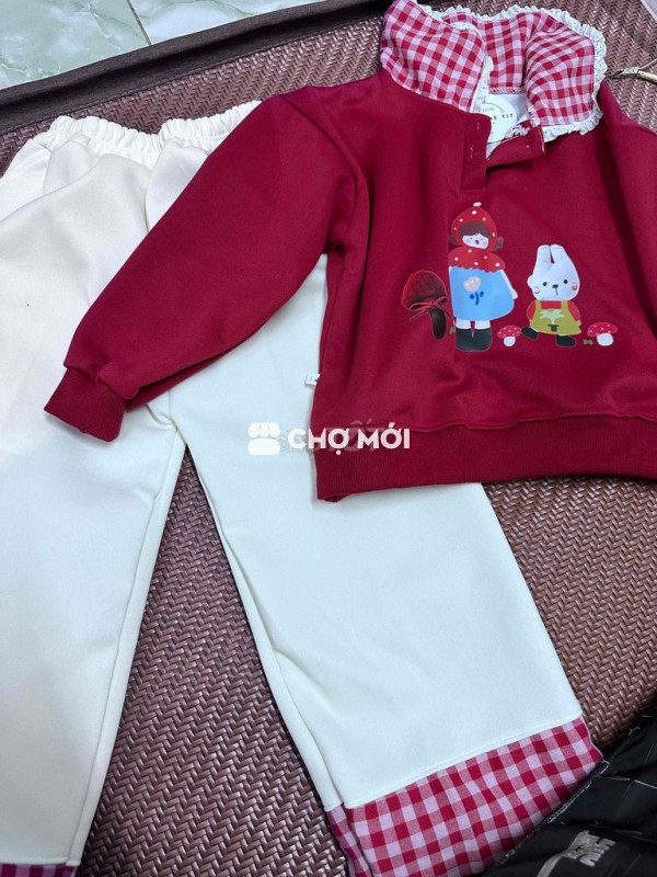 Bộ quần áo nữ trẻ em size 4