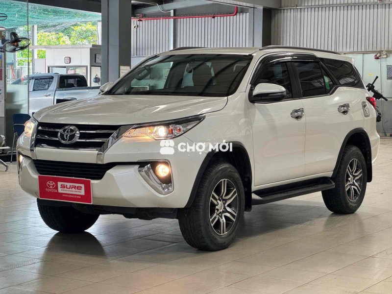 Toyota Fortuner máy dầu màu trắng số tự động 2020