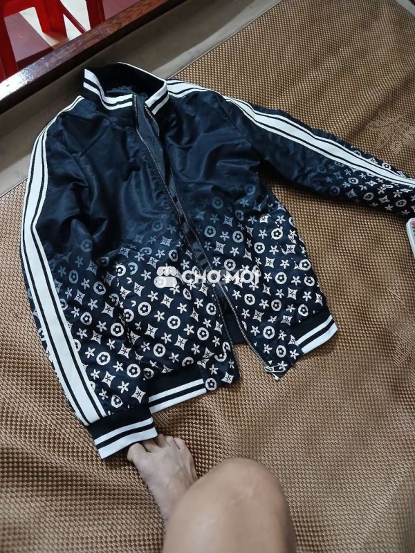 Áo khoác nam Đen trắng size L 98% mới
