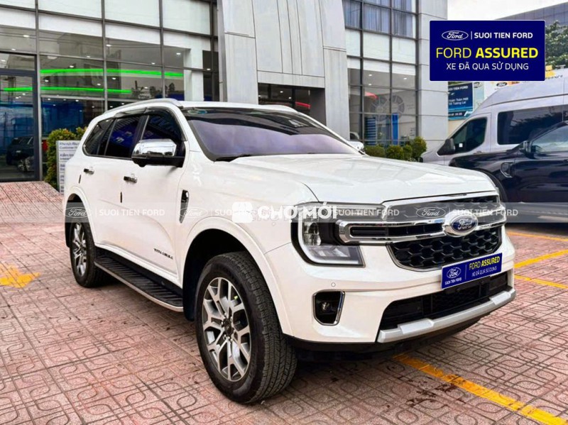 Ford Everest Titan 4x2 Trắng 7 chỗ T8/2023