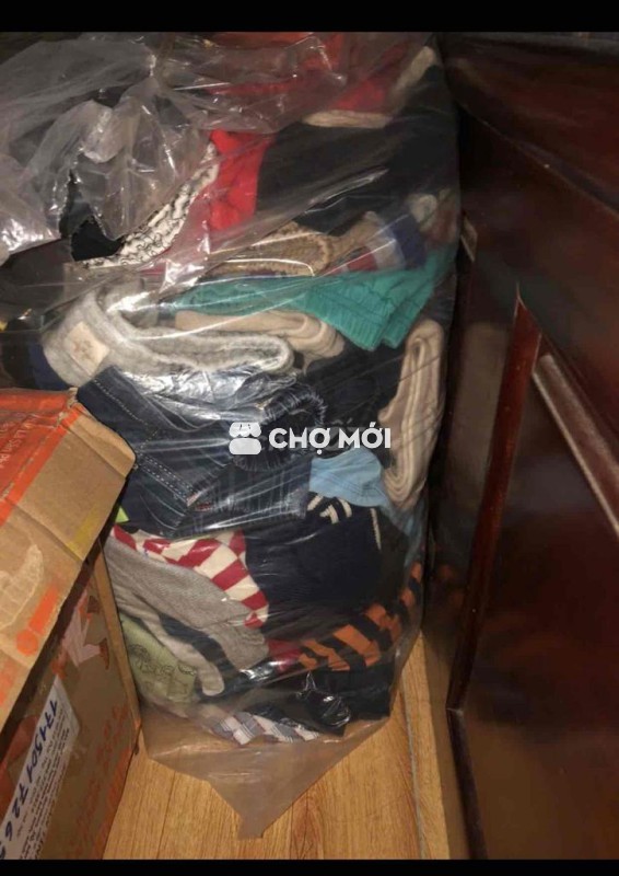 Quần áo cũ đa màu đa dạng