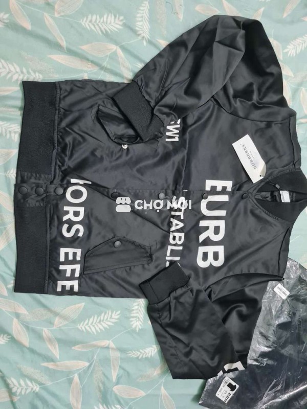 Áo khoác Burberry cả nam và nữ size M Đen Mới rẻ ạ