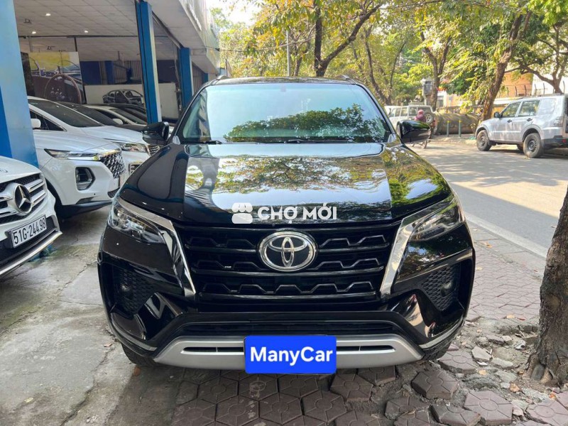 Toyota Fortuner 2021 V 4WD 6 vạn km Đen