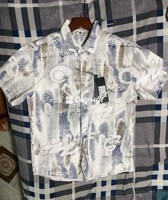 Áo sơ mi ngắn tay hoạ tiết  ( Size M )