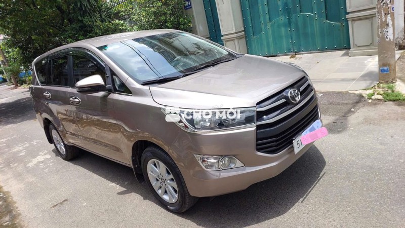 Toyota Innova Đồng Ánh Kim E 2019