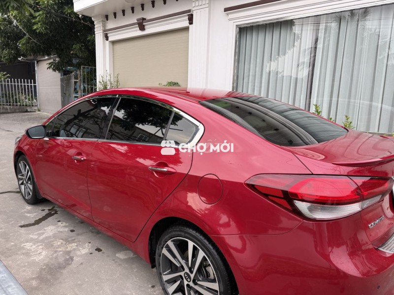 Kia Cerato màu Đỏ 5 chỗ