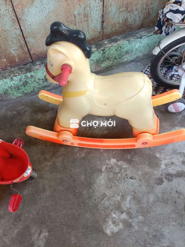 Ngựa bập bênh nhựa trẻ em