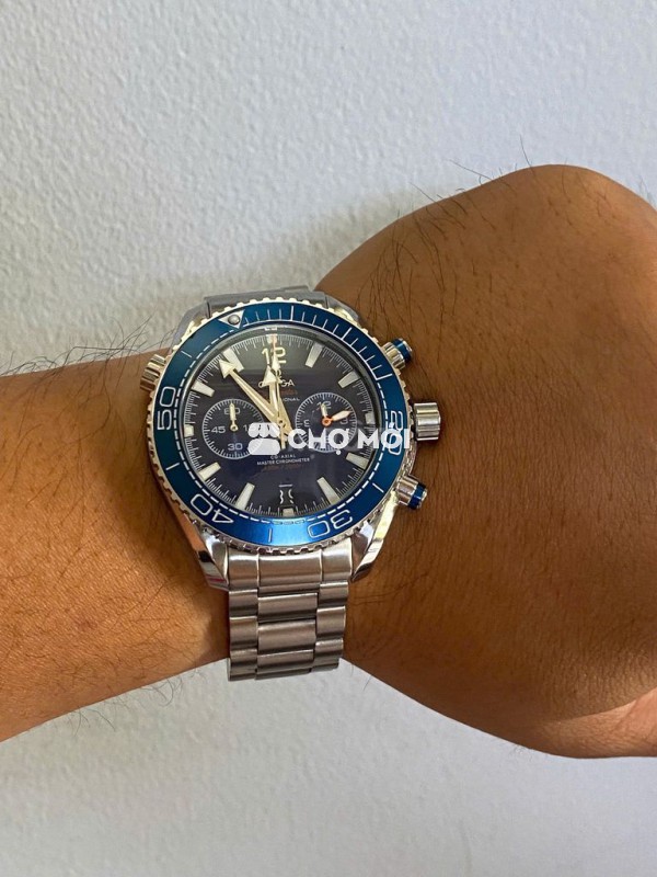 Đồng hồ Ố Mê Gà auto đeo rất sang trọng đẳng cấp