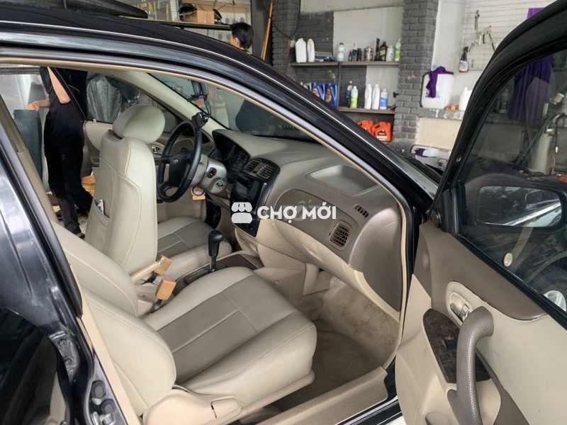 Ford Laser GhiA 2005 Đen 130000 km
