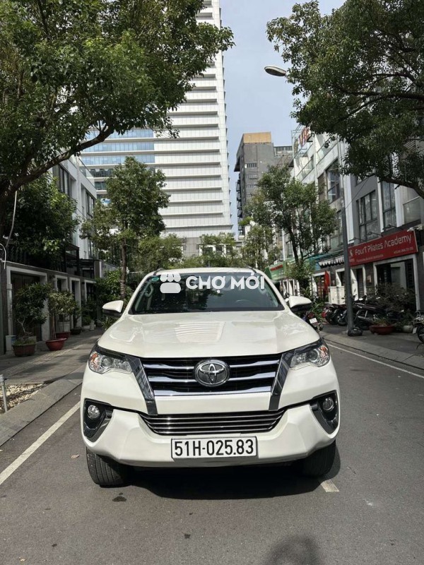 Toyota Fortuner 2.4G AT,máy dầu,tư động,2019 NK