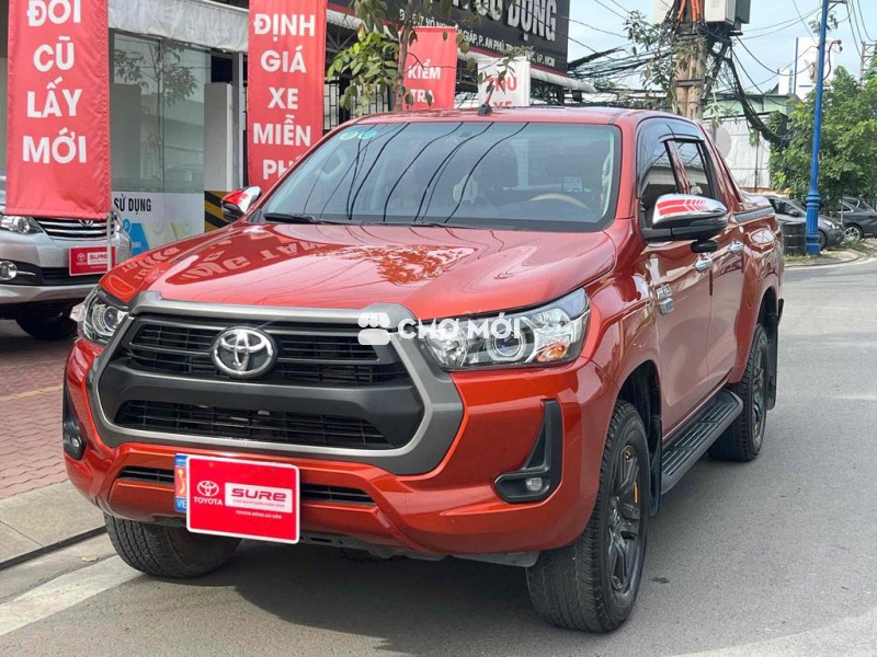 Bán tải 1 cầu Toyota Hilux 2021 số tự động đi 3van