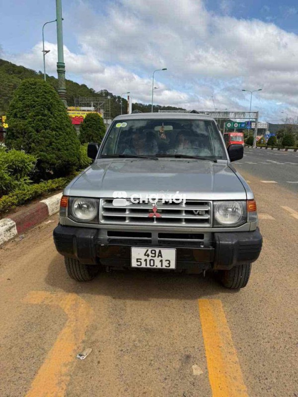 Mitsubishi Pajero 2003 8 chỗ Bạc