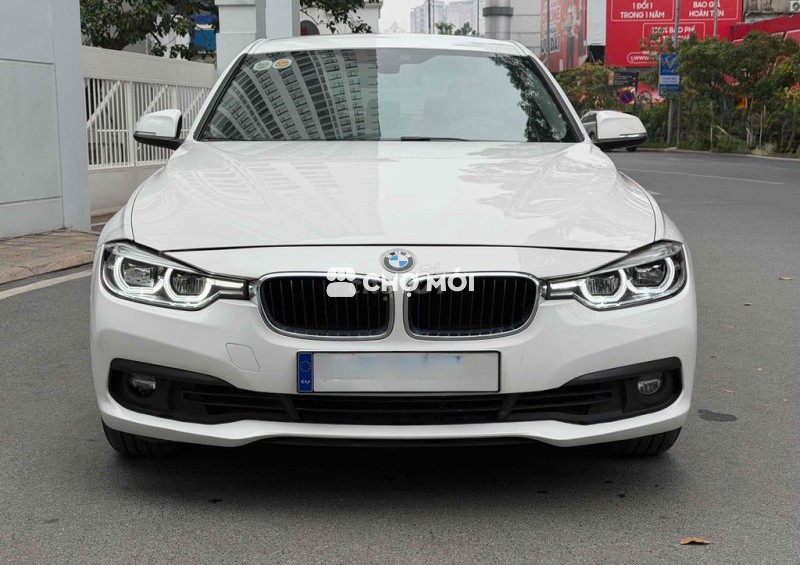 Chính chủ cần bán BMW 320i LCI 2017 trắng kem