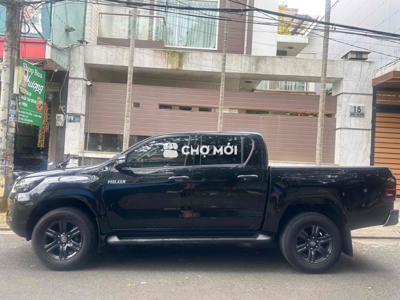TOYOTA HILUX E 2.4L MT 2020 NHẬP KHẨU