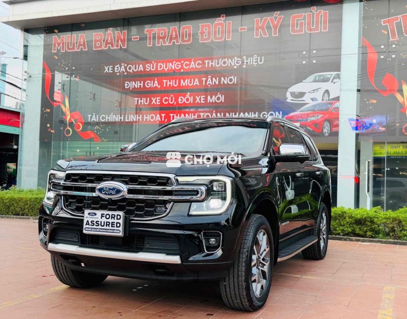 Everest Titanium 4x4 2022 màu đen – siêu lướt