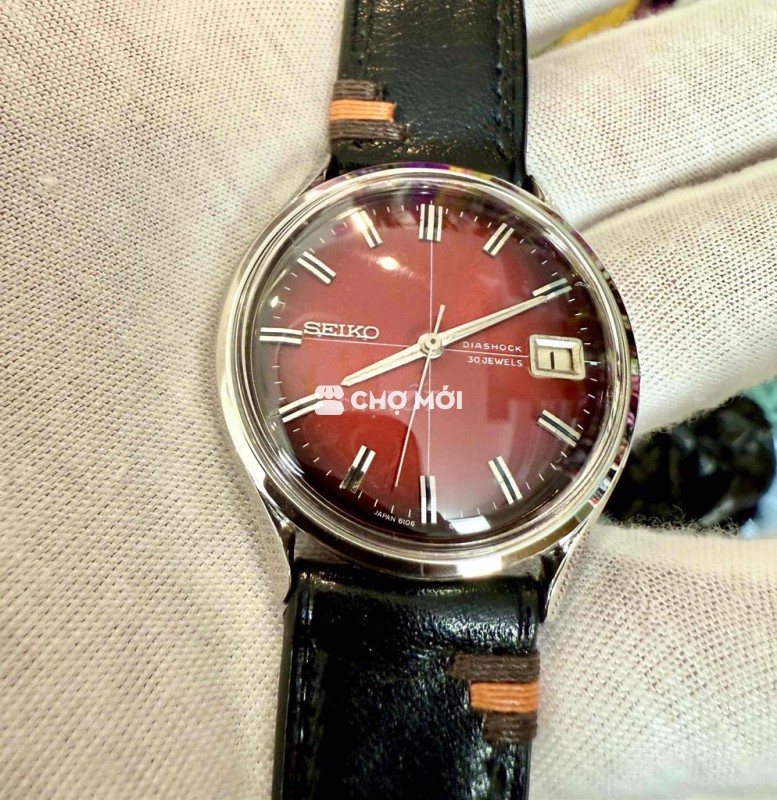 Đồng hồ Seiko Diashock mặt đỏ huyết
