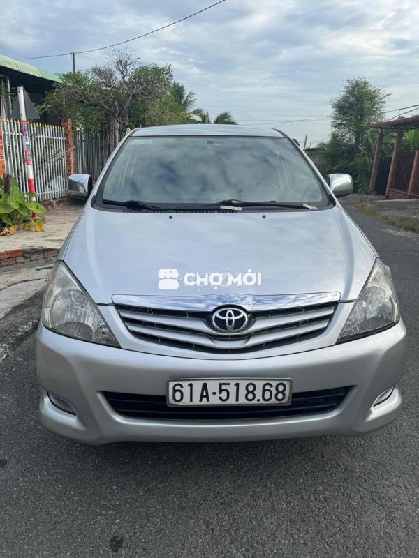 Toyota Innova 2011 G - 1400 km