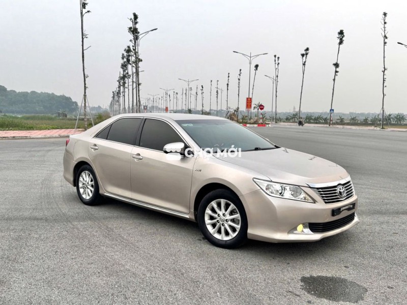 Toyota Camry 2014 2.0E Vàng cát