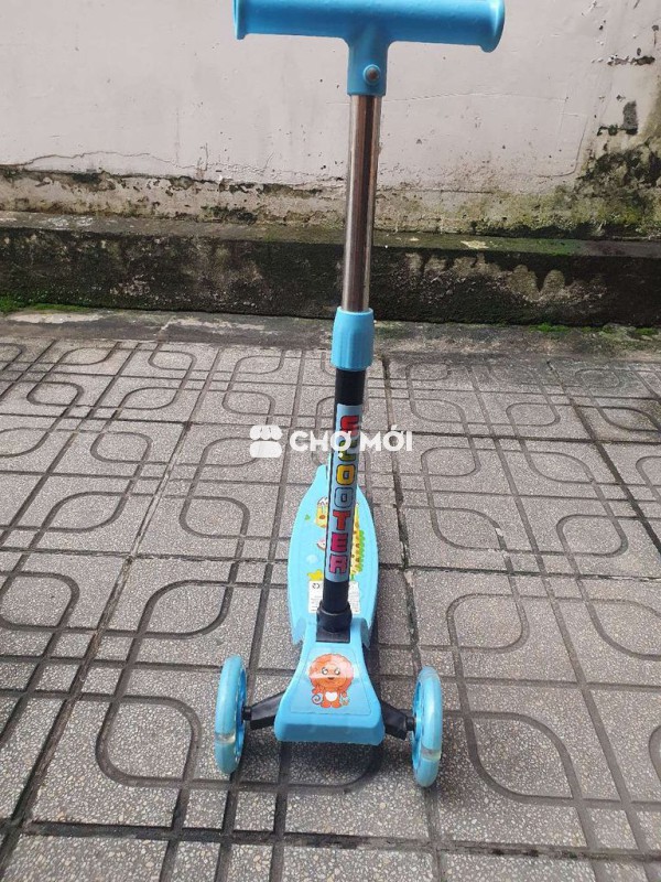 Xe trượt scooter trẻ em xanh dương có đèn chớp