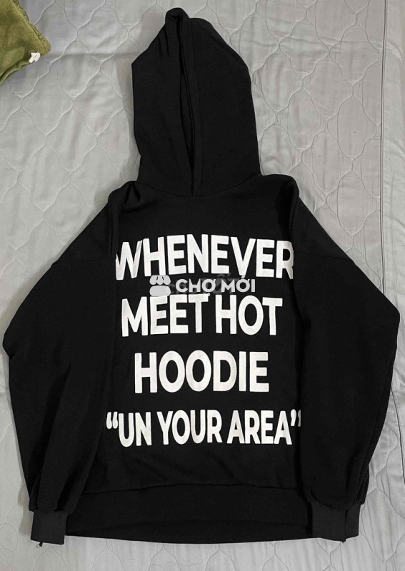 Áo hoodie nỉ đen chữ in nổi bật