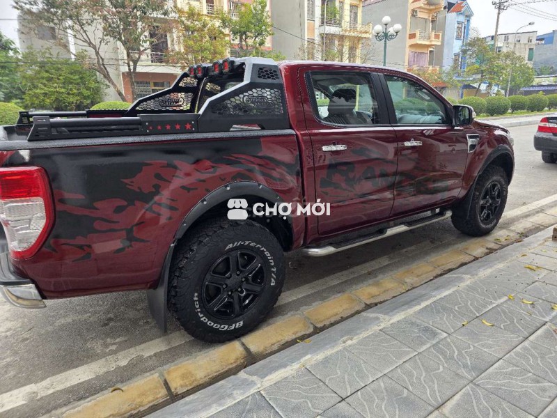 Ford Ranger XLT Số sàn Đỏ