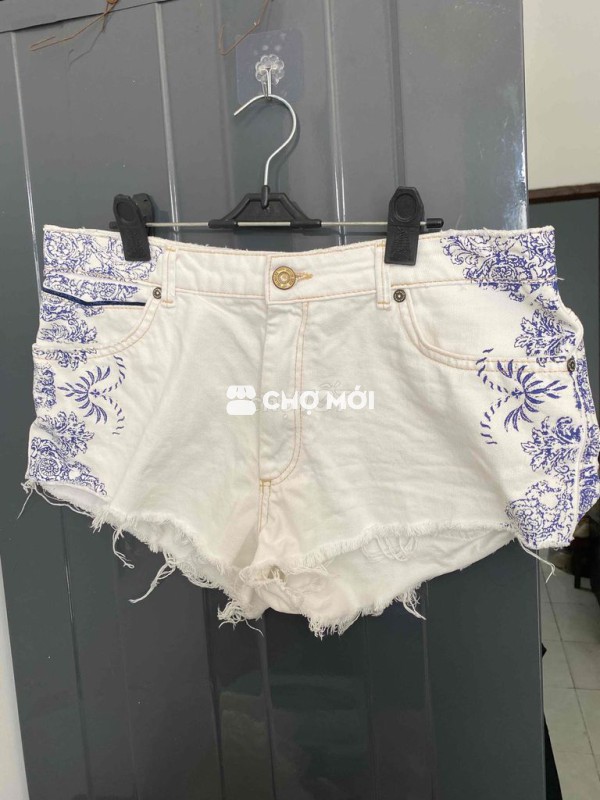 Quần short Jean nữ hoạ tiết size M đã sử dụng