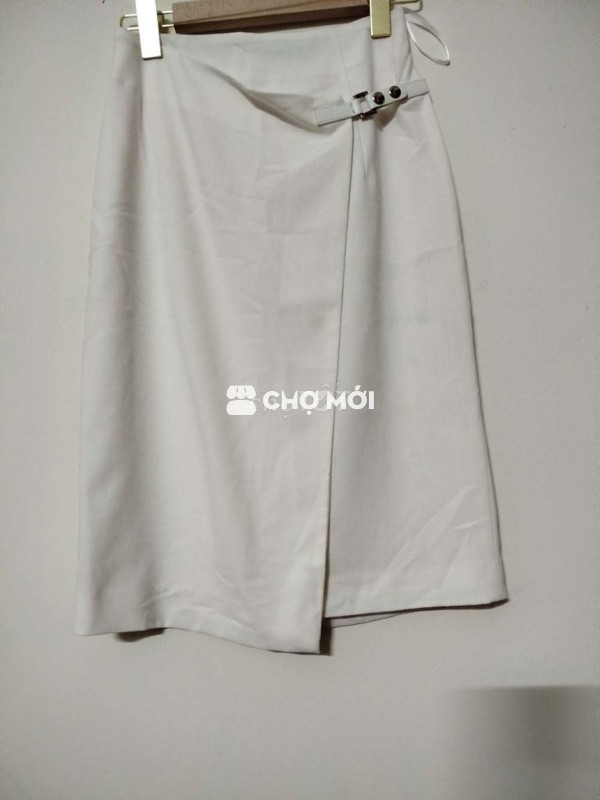 Chân váy công sở Ivymoda Chữ A vạt xéo Nữ Trắng S