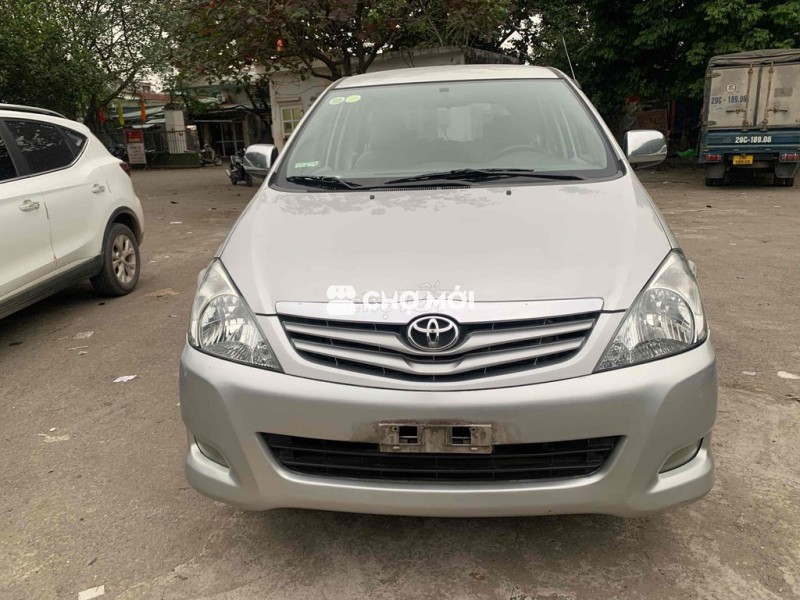 Toyota Innova 2009 G - 2000 km
