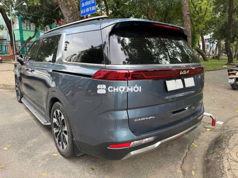 Carnival 2023 bản signaturer màu xanh