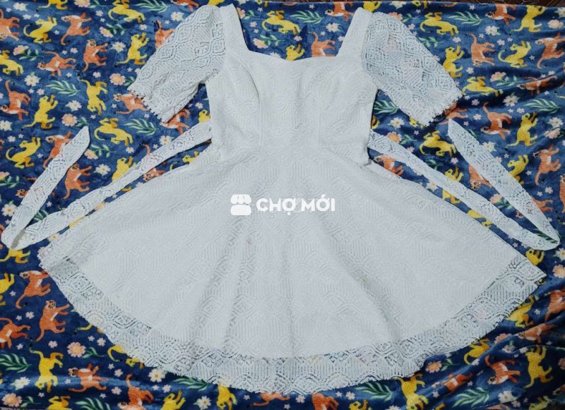 ĐẦM REN TRẮNG DÁNG XÒE