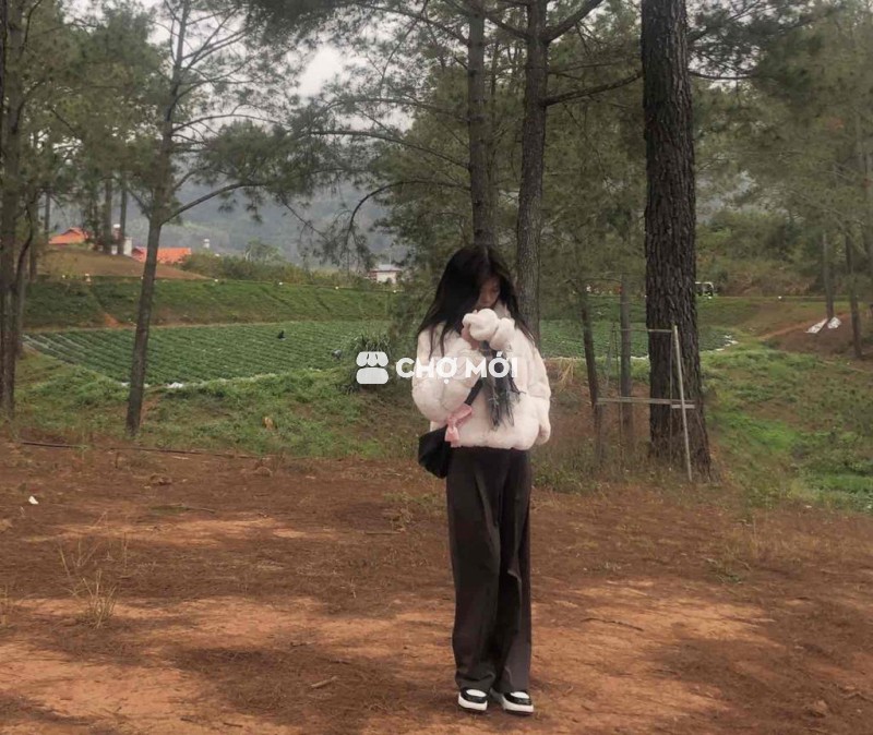 Áo khoác nữ lông trắng đã sử dụng