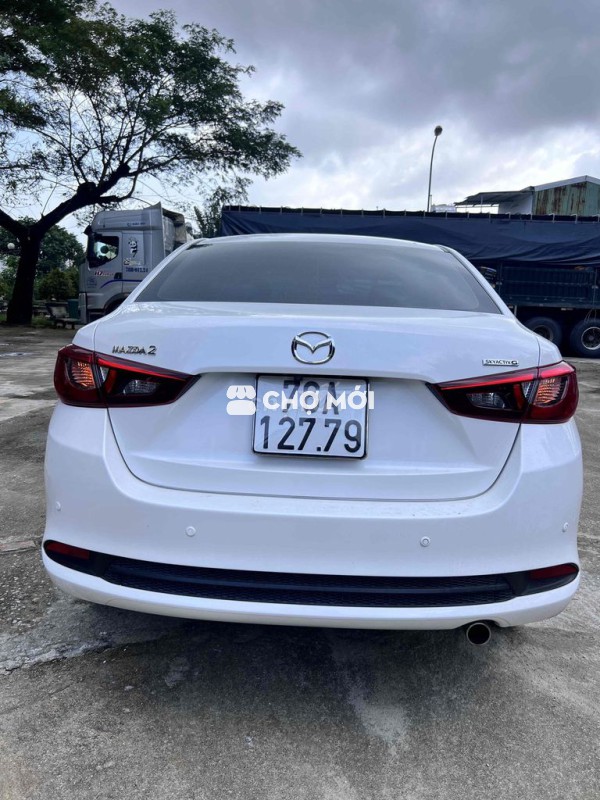 Mazda 2 Trắng 5 chỗ
