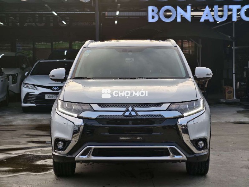MITSHUBISHI OUTLANDER 2021 PREMIUM MÀU TRẮNG
