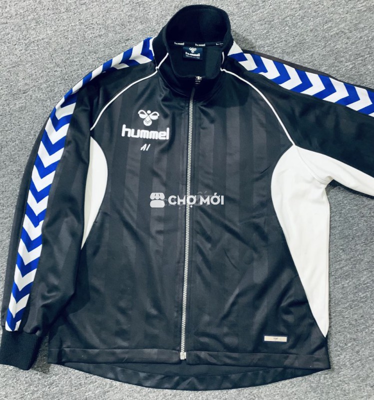 Áo khoác châu Âu. Chính hãng Hummel 100%. Size M