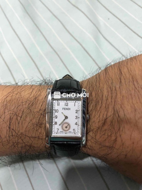 Đồng hồ đeo tay Fendi da đen 27x38