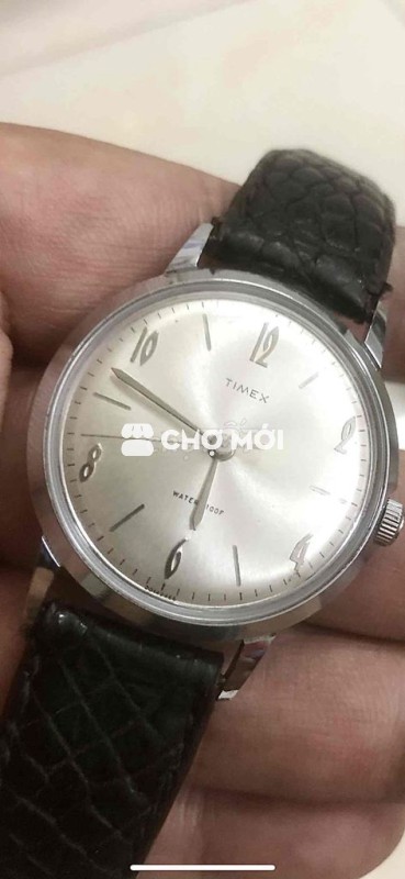 Đồng hồ Timex cơ cót cổ.