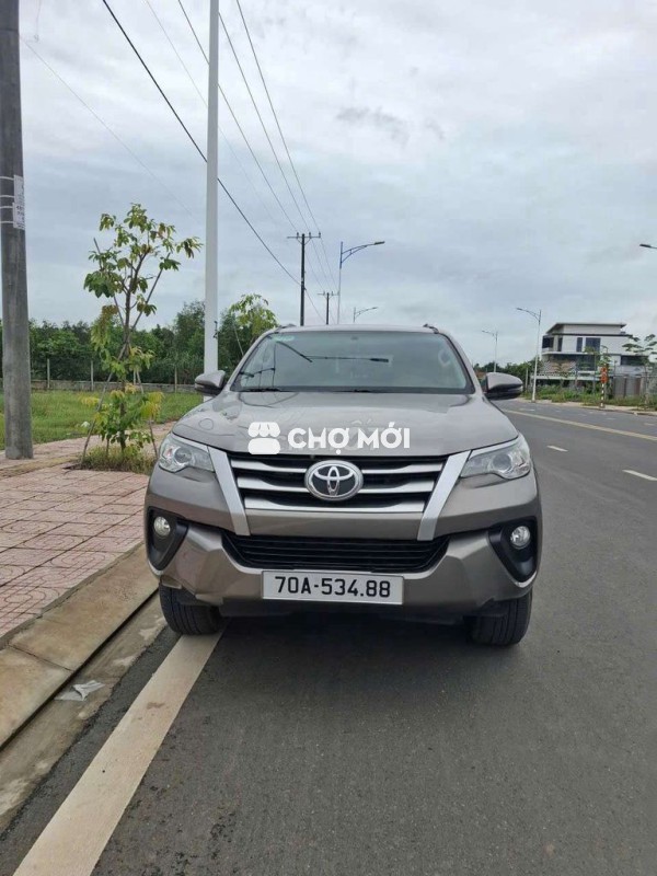 Toyota Fortuner Vàng cát 7 chỗ