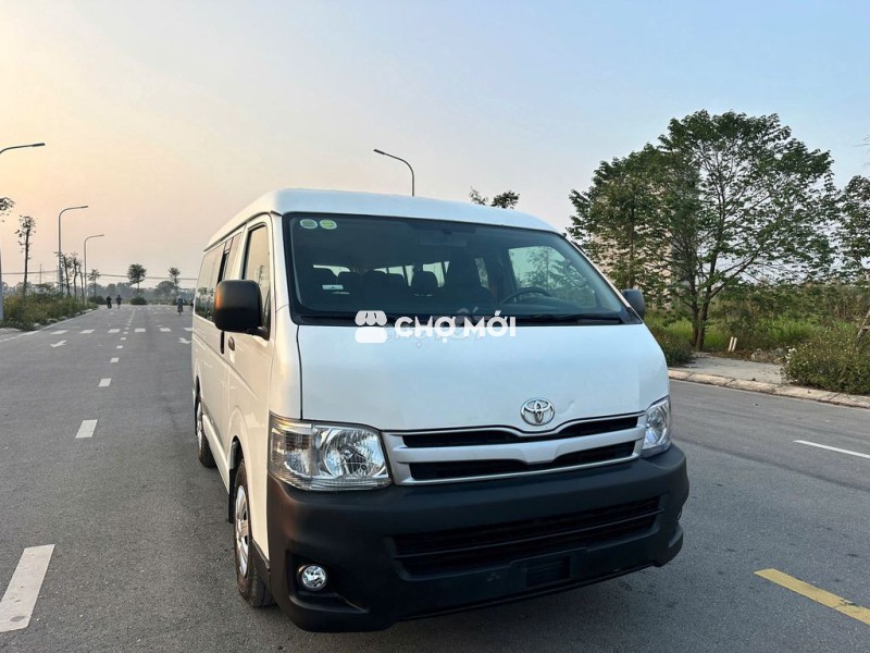 Toyota Hiace 2010  máy xăng - 10000 km