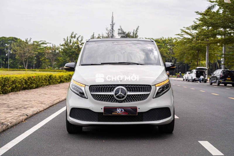 Mercedes V250 Luxury 2021 xe 7 chỗ màu trắng